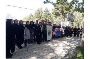 مراسم پیاده روی کارکنان شبکه بهداشت و درمان شهرستان صحنه در پارک معلم