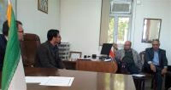 جلسه دکتر پاکزاد با کارشناسان ستادی مرکز بهداشت