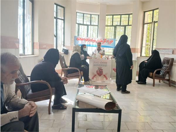 میز خدمت همراه ویزیت رایگان و توزیع دارو