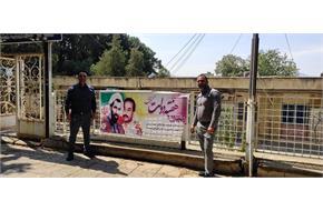 نصب بنر به مناسبت هفته دولت درب شبکه بهداشت و درمان شهرستان و بیمارستان دکتر معاون شهرستان صحنه.