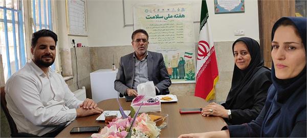 💬 به مناسبت هفته ملی سلامت، دکتر کنجوریان با حضور در دفتر شبکه بهداشت و درمان شهرستان صحنه با کارکنان و مدیر شبکه بهداشت و درمان شهرستان دیدار و گفتگو کرد.